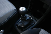 テスト車は5MT仕様。ファイナルを含め、ギア比は標準型「スイフト」用と同じ。