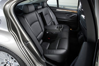 60：40分割可倒式リアシート。