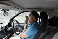 通話でwebCG編集部の情報を伝え、住所を調べてもらう。これはさすがに無理だろうと思っていたが、オペレーターは見事に住所をつきとめた。
    