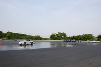 みんなに見守られながら、ウェット路面へ侵入。