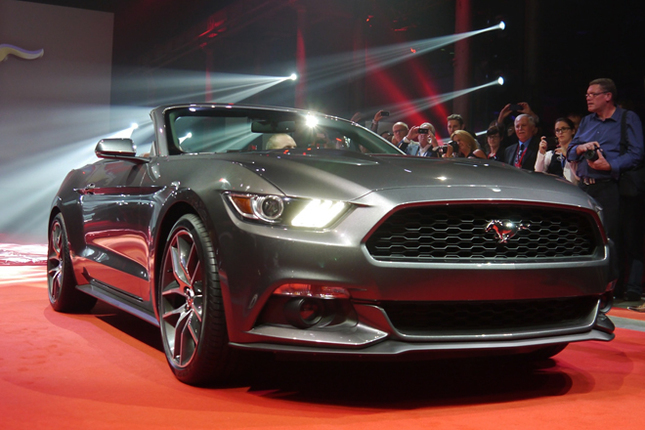 新型「フォード・マスタング コンバーチブル」