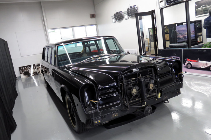レストア作業中の1969年式「メルセデス・ベンツ600プルマン（W100）」。