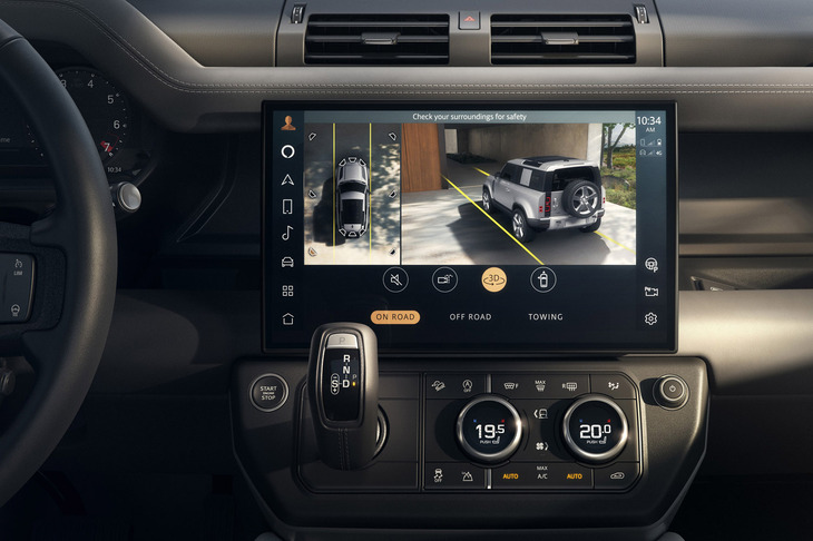 マイナーチェンジで13.1インチのタッチスクリーンインフォテインメントディスプレイを採用。