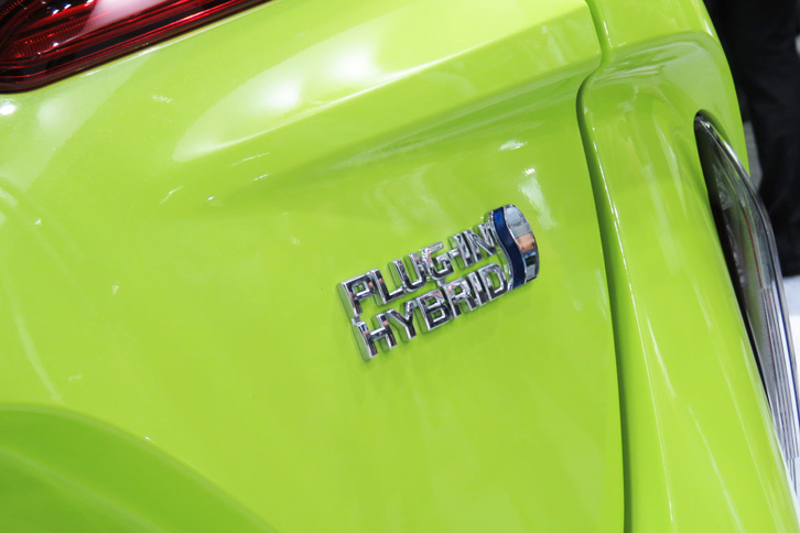 トヨタ・プリウスPHV（エンブレム）