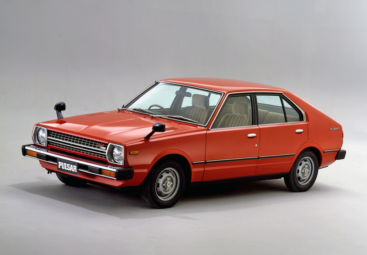 1978年「日産パルサー」。2ボックスだが当初は独立したトランクを持つ4ドアのみで、追って3ドア、そして5ドアのハッチバックが加えられた。