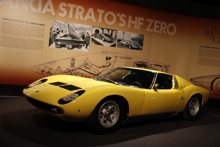 オリジナルの「ランボルギーニ・ミウラ」。2019年のMAUTO企画展で撮影。