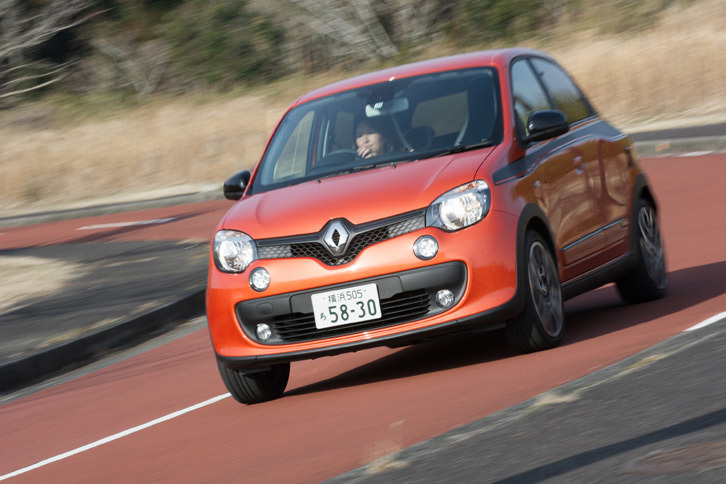 足まわりについてはショックアブソーバーの減衰力を高めるとともにアンチロールバーを大径化。ロードホールディング性能を向上させている。