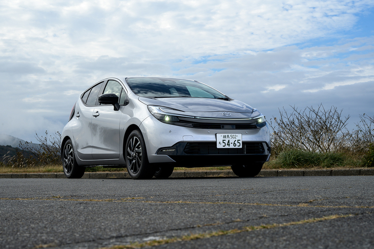 今回の試乗車は「トヨタ・アクア」の最上級グレード「Z」のFFモデル。ご覧のとおりフロントデザインがガラリと変わっている。