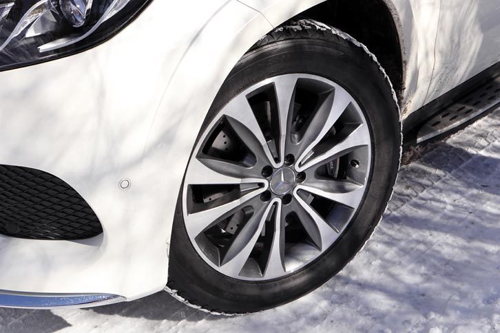 試乗車には275/50R20サイズのスタッドレスタイヤが装着されていた。標準サイズは295/40R21。