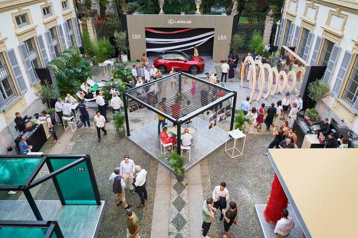 「レクサスLBX」は、“デザインの都”ことイタリア・ミラノで世界初公開された。