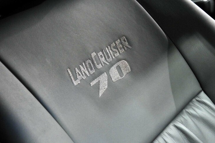 ランクルBASEカスタム「ブラッククルーザー70」