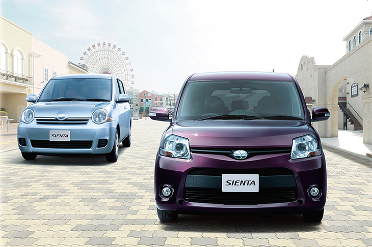 2011年5月の復活時には、妙にカクカクした意匠の派生モデル「シエンタ ダイス」も登場。こうしたテコ入れもあって、初代「シエンタ」は実に12年にわたり現役で活躍した。