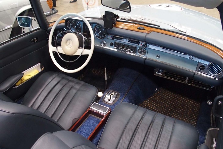 メルセデス・ベンツ280SL（1970年）／ヤナセ クラシックカー センター