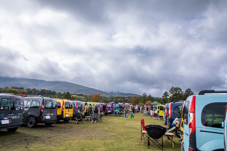 開催日はあいにくの曇り空。富士山が見えたのは早朝の一瞬だけだったが、日中の気温は16度前後と、穏やかな一日だった。