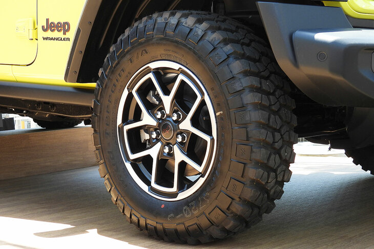 ジープ・ラングラー アンリミテッド ルビコン ハイベロシティー（タイヤ＆ホイール）