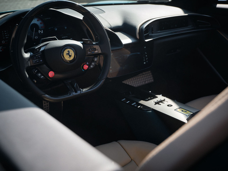 他のモデルより落ち着いたそのイメージから、（価格的なヒエラルキーはさておき）記者は勝手に「フェラーリのなかでもスーパーカー卒業組向けの、大人のためのモデル」として捉えていたのだが……。