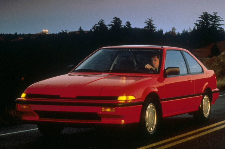 ホンダは、「レジェンド」および「インテグラ」のクーペ（写真）と5ドアという布陣で、アキュラを旗揚げした。