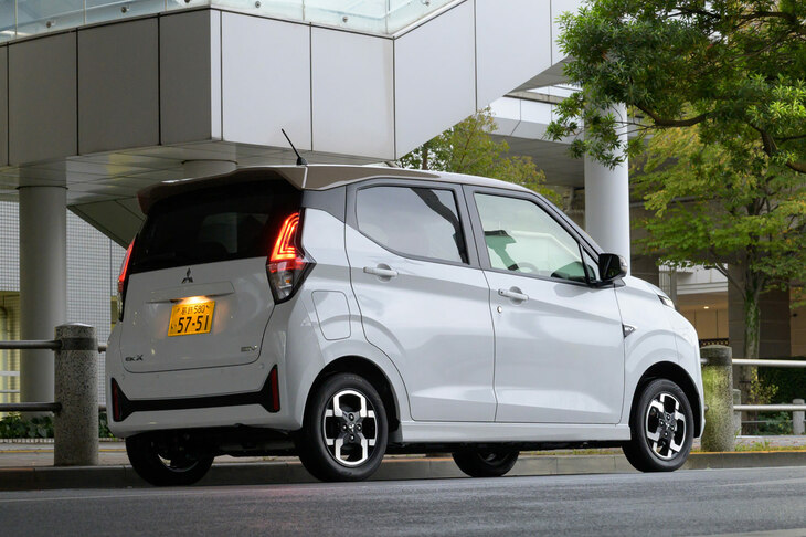 2022年に登場した「三菱eKクロスEV」。車名のとおり、軽ハイトワゴン「eKクロス」をベースとしたEVである。