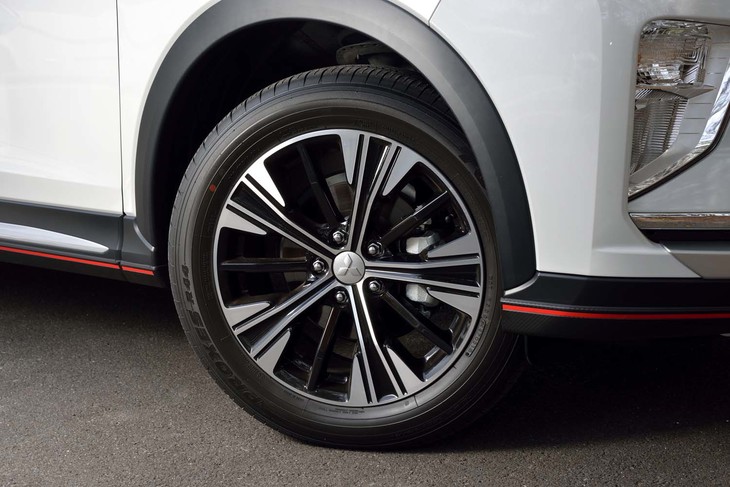 「Gプラスパッケージ」では、18インチのタイヤ＆ホイールが標準。テスト車には「トーヨー・プロクセスR44」が装着されていた。乗り心地と静粛性に優れている。