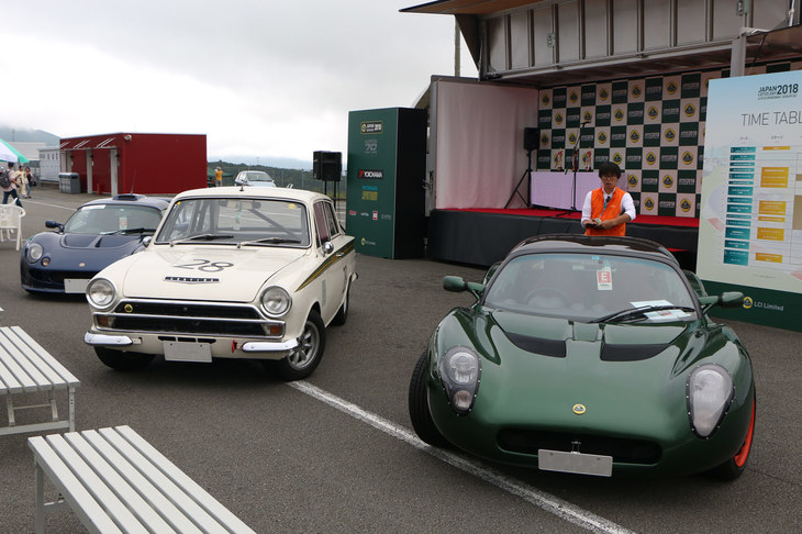 恒例であるコンクールデレガンスも実施。LCI賞に輝いたのは、中央の「ロータス・コーティナ」だった。いわゆる“コンクールコンディション”のような輝きある美しさではなく、今なおサーキット走行などで活躍する“現役選手”でありながら、良いコンディションを維持している点が評価された。