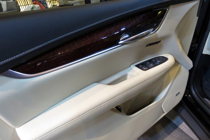 キャデラックXT5クロスオーバー（ドアインナーパネル）