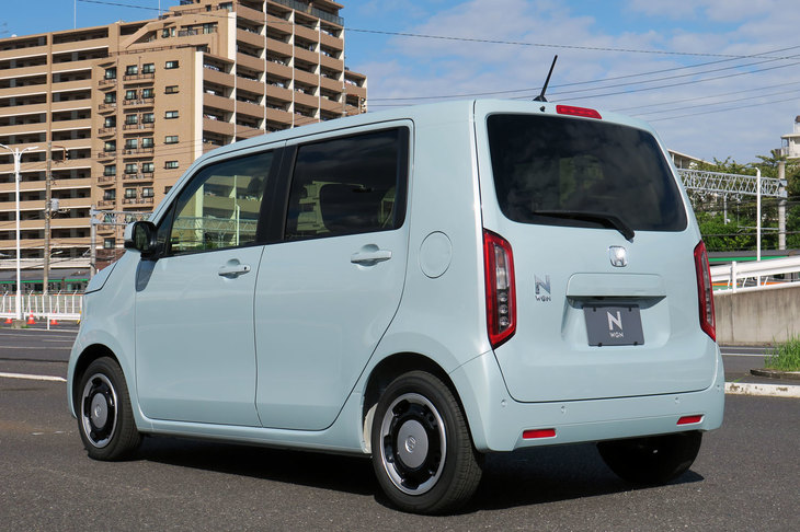 新色の「フィヨルドミスト・パール」をまとう「N-WGN」。