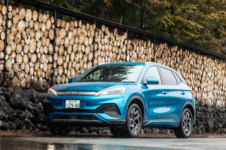 「BYD ATTO 3」の最新モデルが日本で発売されたのは2024年3月1日のこと。価格は従来型から10万円アップの450万円。