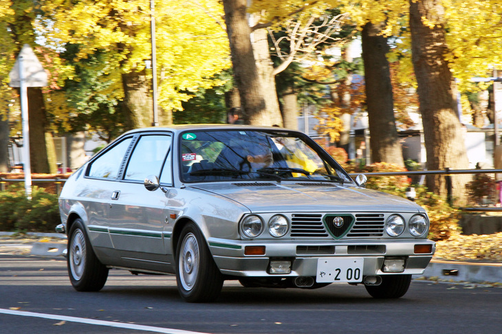 1985年「アルファ・ロメオ・アルファスッド スプリント」。フラット4エンジンを積んだアルファ初のFWD車、アルファスッドの、3ドアハッチバッククーペ。