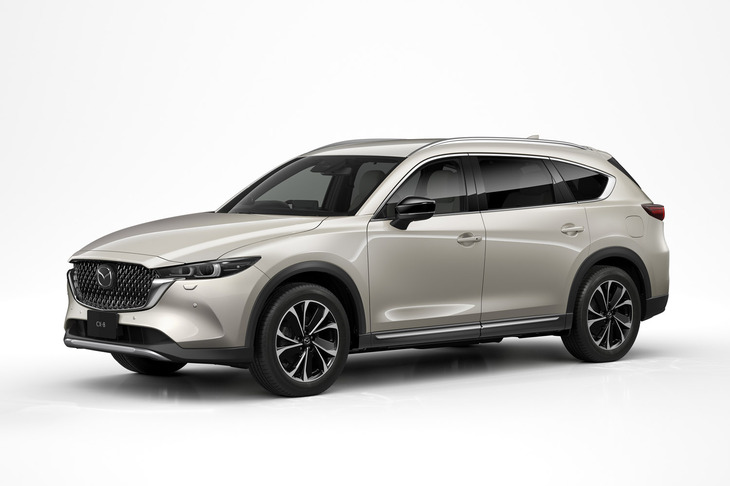 3列シートレイアウトを採用するSUVとして2017年9月に登場した「CX-8」。ボディーサイズは全長×全幅×全高＝4900×1840×1730mmで、全幅は「CX-5」と同じだが、全長が355mm長くなっている。