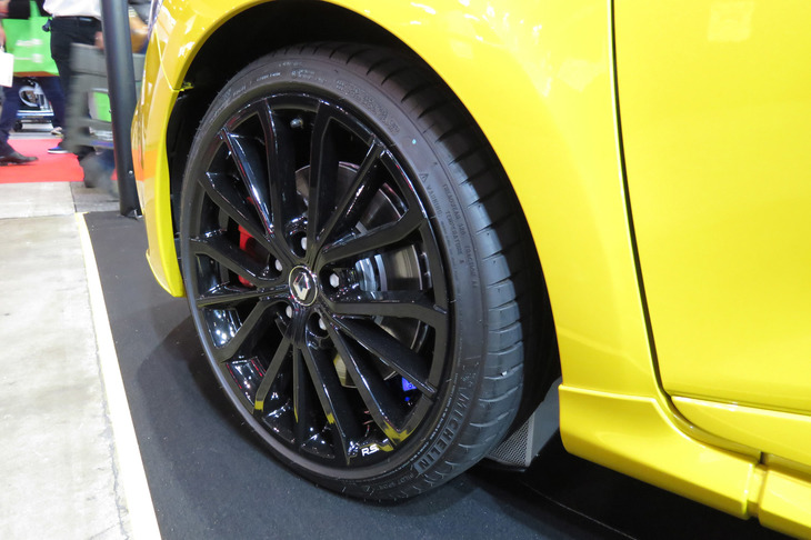 ルノー・ルーテシア ルノースポール トロフィー アクラポヴィッチ