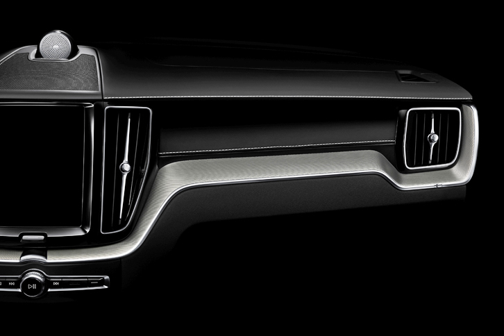 立体的な造形のインストゥルメントパネル。新型「XC90」や「V90」のものとは異なる、新たな意匠が採用されている。