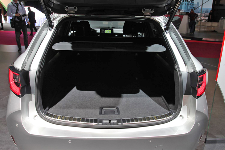 トヨタ・カローラ ツーリングスポーツ（ラゲッジスペース）