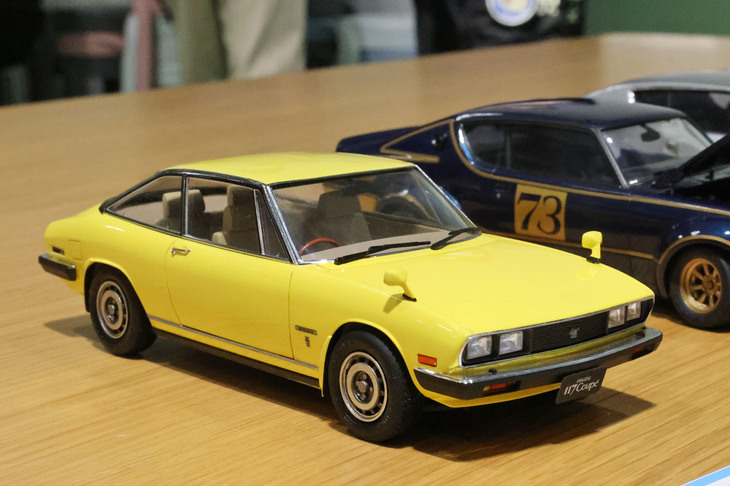 フジミの1/24「いすゞ117クーペ」。キットのモデルは後期型の中間グレード「XC-J」だが、ホイールを自作するなどしてトップグレードの「XE」にコンバートしている。
