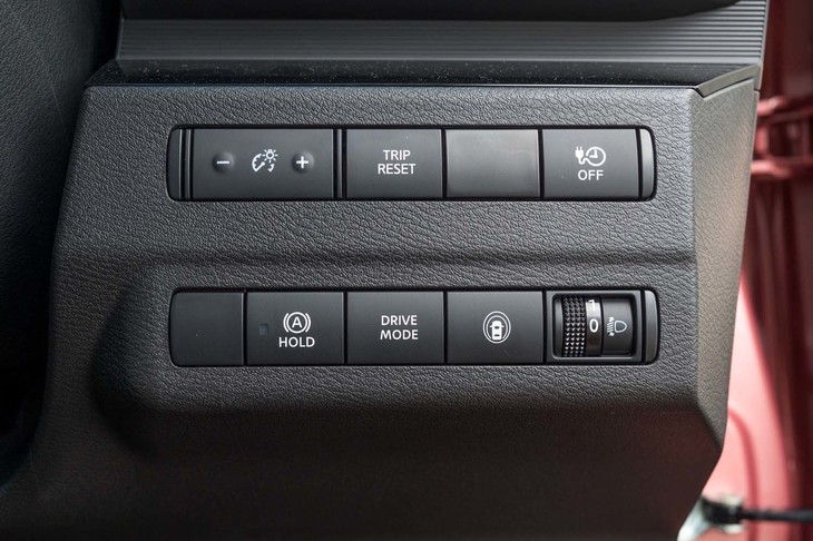 日産サクラ（ステアリングポスト右のスイッチ群）