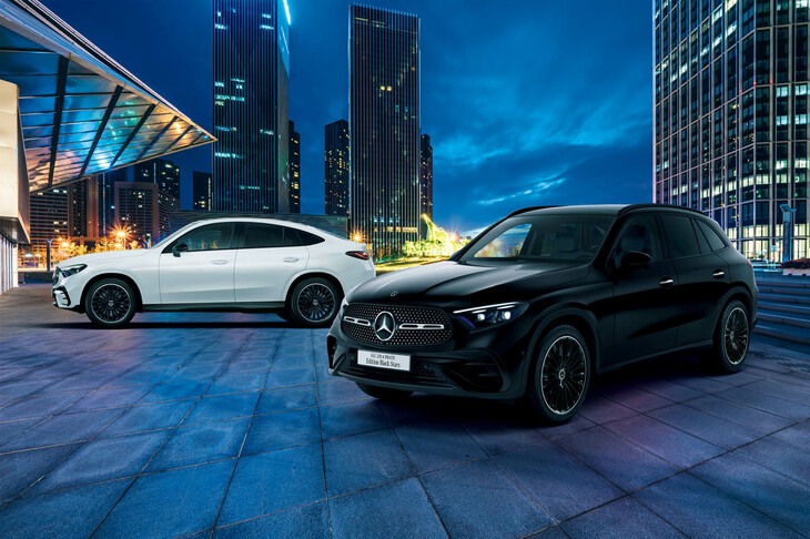 メルセデス・ベンツの特別仕様車「GLC220d 4MATICエディションブラックスターズ」（写真手前）と「GLC220d 4MATICクーペ エディションブラックスターズ」（同奥）。
