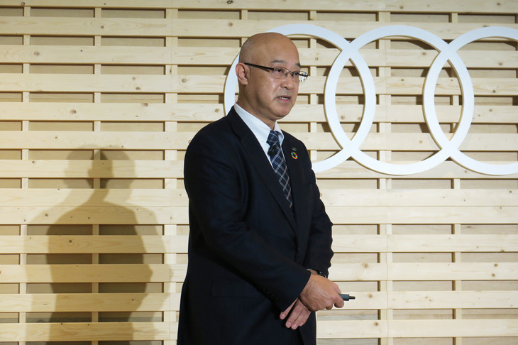 浜松市の村上隆康カーボンニュートラル推進事業本部長。地域の電力会社である浜松新電力を例にとり、官民の連携や地産地消システムの構築についても紹介した。