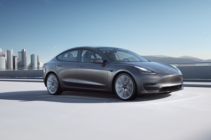 「モデル3」に続けて「モデルY」をローンチ。3年以内にはさらに安価な2万5000ドルレベルの新型EVを投入するとアナウンスしているテスラ。今後、日本の自動車メーカーにとっても、ますます脅威となるに違いない。