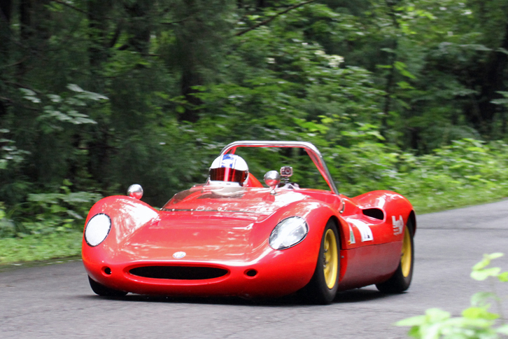 1995年「東京R&D カドウェル」。エンジンは5バルブ仕様のトヨタ4A-GEを縦置きする。