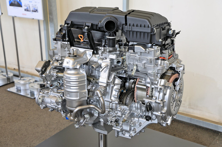 ハイブリッドシステムには、普段はモーターで走行し、巡航時などエンジンのほうが効率がよいシーンではエンジンで走行する2モーターハイブリッドシステム「e：HEV」を採用。（写真：荒川正幸）