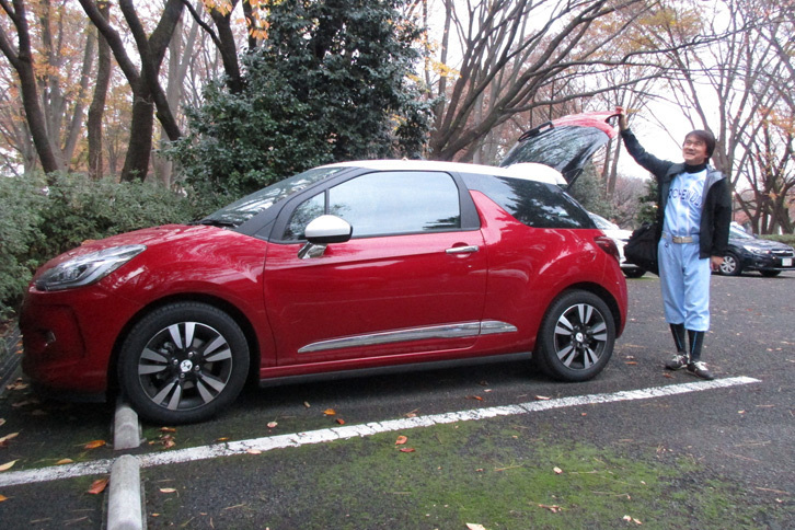 我が家の「DS 3」。「プジョー308」とはキャラもかぶるし、販売店まで同じになってしまう。