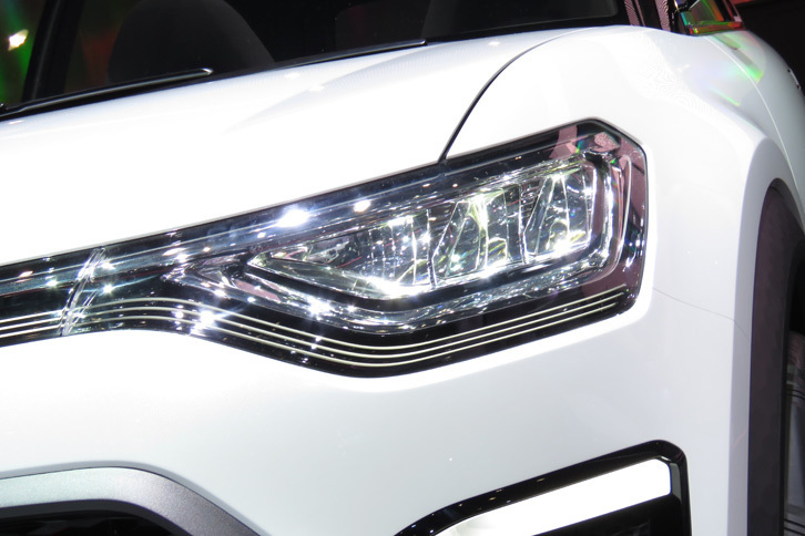 ダイハツDNトレック（ヘッドライト）