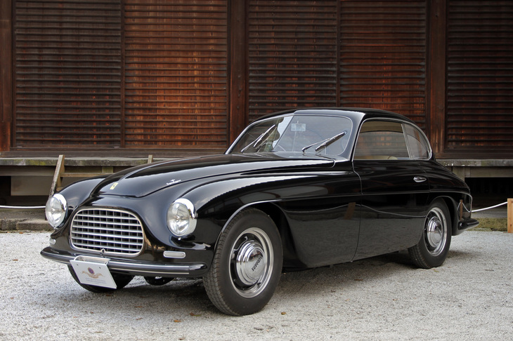 1949年「フェラーリ166インテル」。1947年に創立されたフェラーリ初のロードカーで、2リッターSOHCのV12エンジンを搭載。Touring Milestone（トゥーリングの歴史においてマイルストーンとなるモデル）を受賞した。