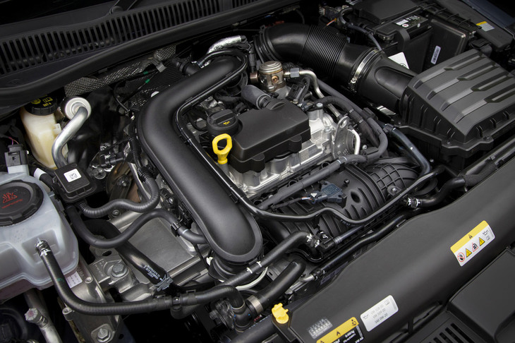 パワーユニットは最高出力95PSの1リッター直3ターボエンジンに一本化。高コストな可変ジオメトリーターボを使っている。