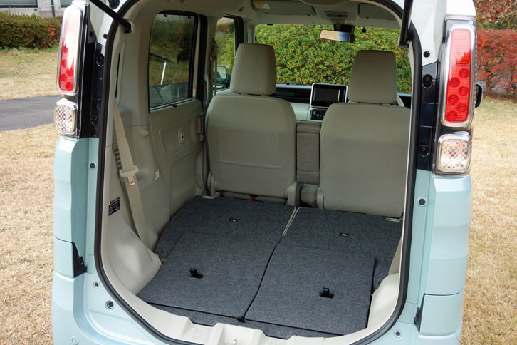 スズキ・スペーシア ハイブリッドX（ラゲッジルーム）