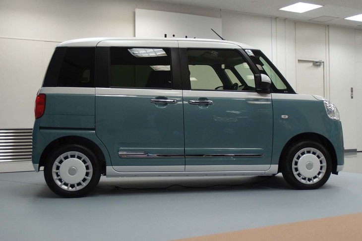 ダイハツ・ムーヴ キャンバス ストライプス