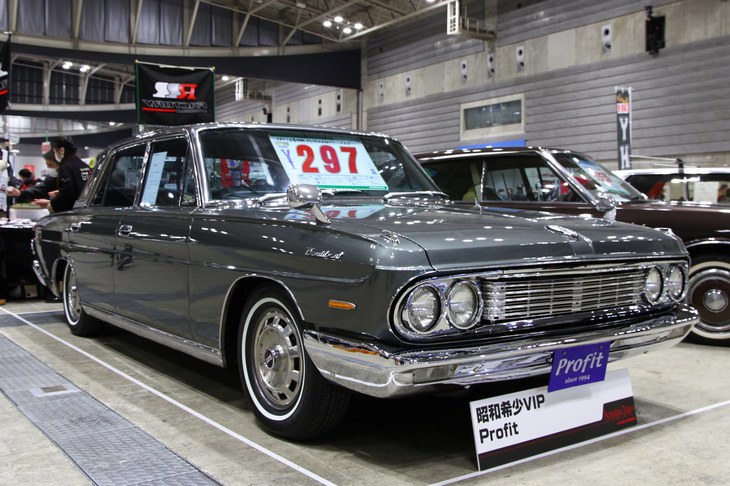「日産プレジデントBタイプ」。1972年式というから、65年にデビューした初代プレジデントの最終型。やや車高が下げられているが、そのほかはオリジナルの姿が保たれている。エンジンはV8ではなく、3リッター直6 OHVを積む。