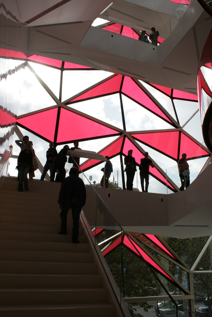 シトロエンC42の内部。設計者のマヌエル・ゴートランによると、コンセプトは「ガラスのプリズム」だったという。2007年9月撮影。