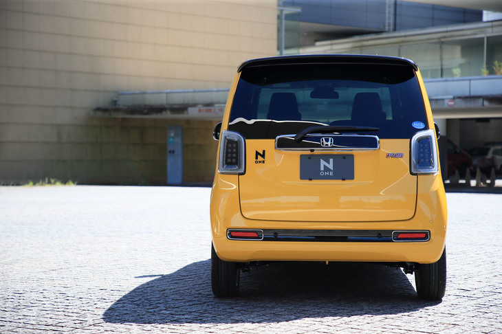 ホンダN-ONE RS（リアビュー）