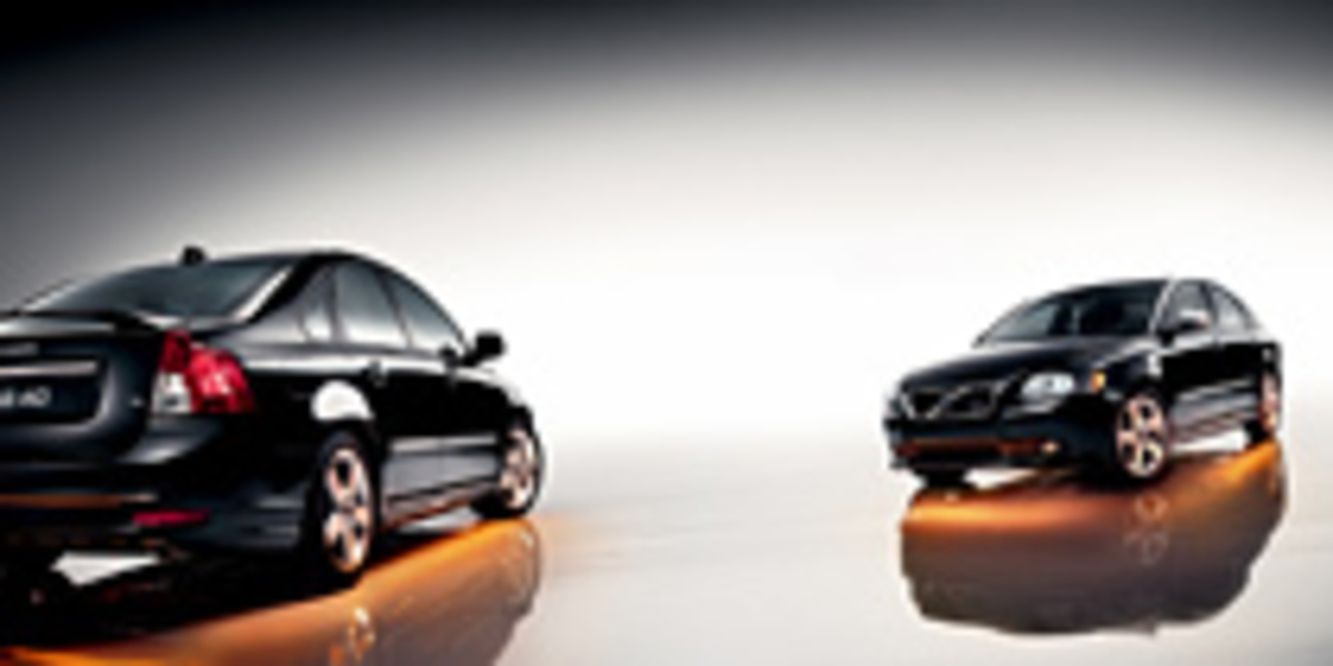 ボルボ、特別限定車「C30/S40/V50 R-DESIGN」を発売 【ニュース】 - webCG