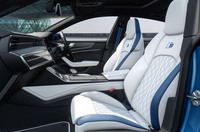 ダイヤモンドシルバーとオーシャンブルーでコーディネートされた「A7スポーツバック エクスクルーシブエディション」のインテリア。